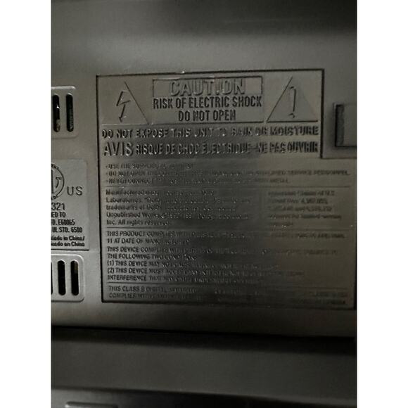 Audiovox Portable dvd player 6x8 inches black and carrying case - Picture 7 of 12